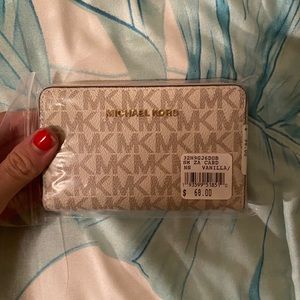 Pink Michael kors wallet (matching purse listed)